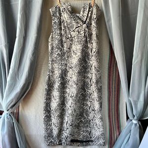 Calvin Klein sleeveless shawl collar with button